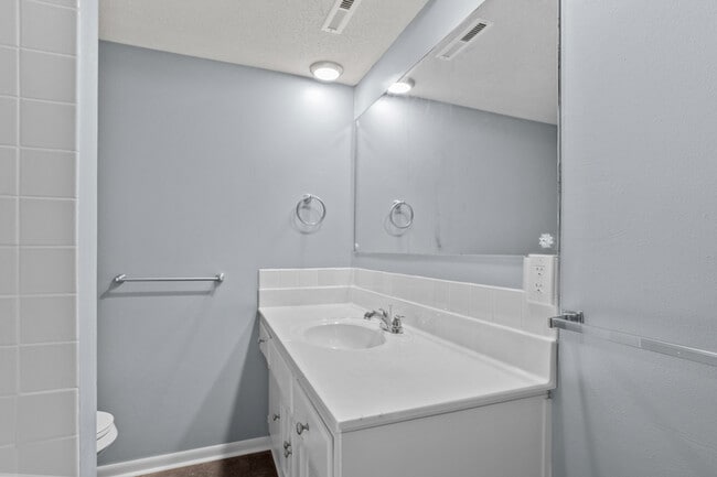 Building Photo - 5605 W 58th St