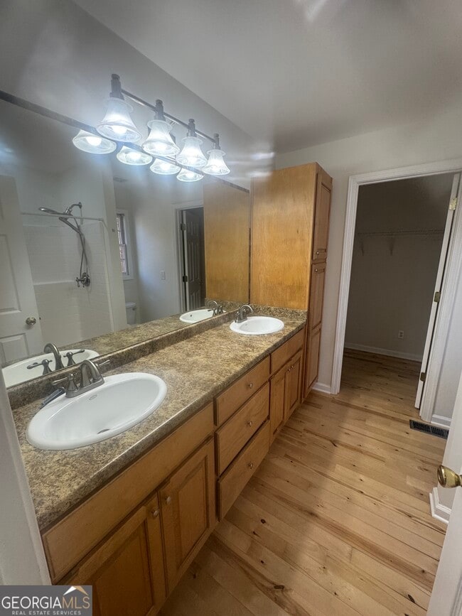 Building Photo - 735 Bearslide Hollow