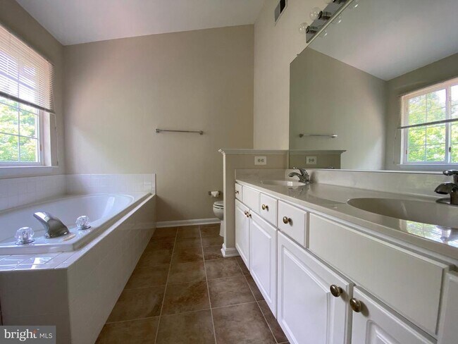 Building Photo - 6555 Kelsey Point Cir