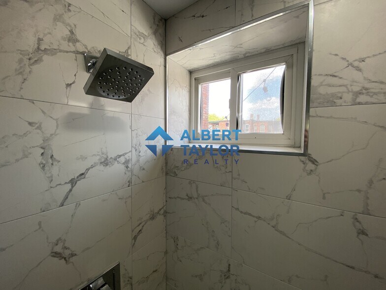 Building Photo - 9 Strathmore Rd