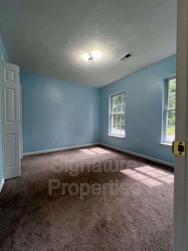 Building Photo - 4812 Nelms Ln NE