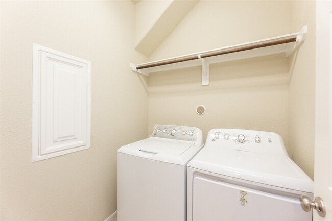 Building Photo - 16915 Sedum Grn