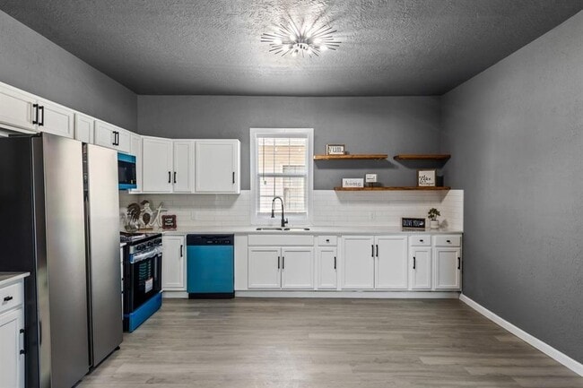 Building Photo - 1320 W Frisco St