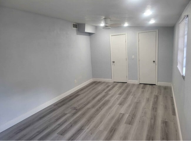 Building Photo - 8421 N Packwood Ave