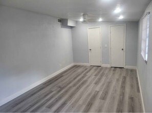 Building Photo - 8421 N Packwood Ave
