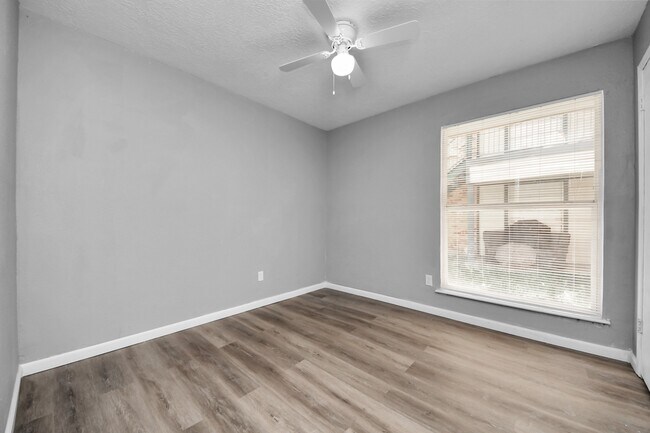 Building Photo - 13603 Ravensway Dr