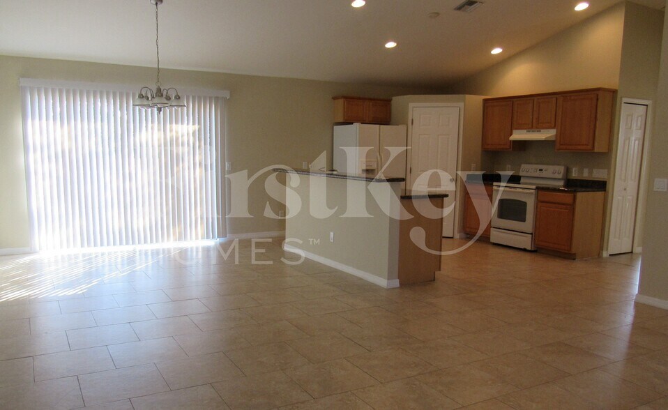 Building Photo - 1810 NW 21st Terrace