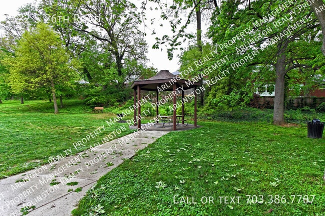 Building Photo - 522 26th Rd S