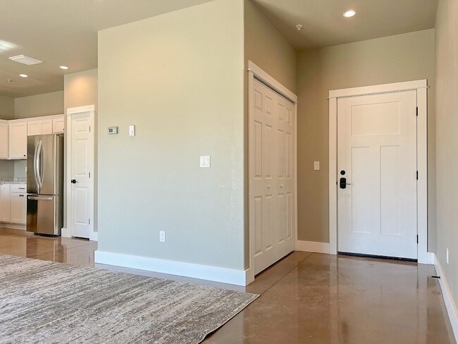Building Photo - 2 bed/ 1.5 bath in Brand New Soldier Ridge Complex!