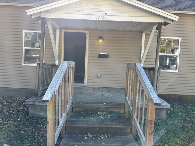 Building Photo - Fully Remodeled 2-Bedroom Home Near Grant Beach Park – Move-In Ready! (Ask about our special)