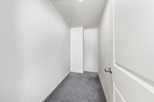 Building Photo - 2217 Venture Dr