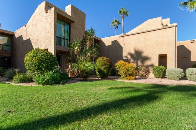 Building Photo - RESORT Style FULLY-FURNISHED Condo in Paradise Valley - 4 bedroom / 2.5 bath