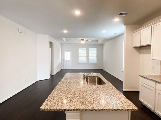 Building Photo - 31302 Whitfield Ct