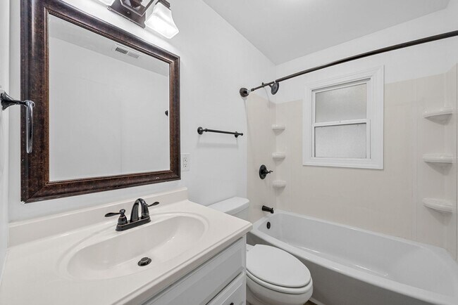 Building Photo - 3026 Lintwood Dr