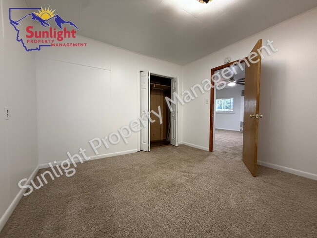 Building Photo - Wide Open Space, Peaceful and Safe 2 Bed 1...