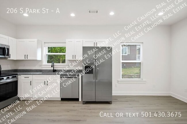 Building Photo - 206 S Park St