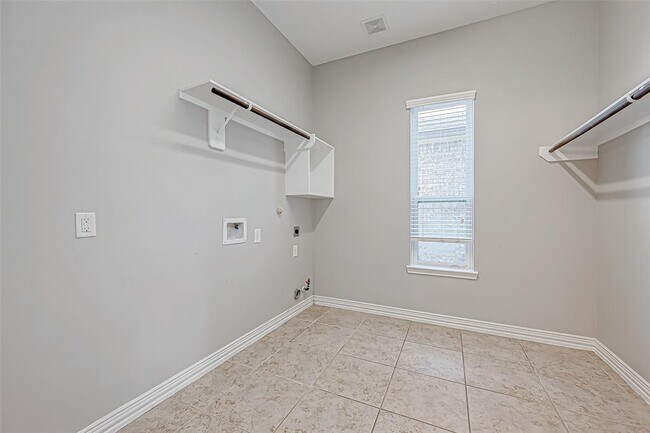 Building Photo - 30806 Academy Trace Dr