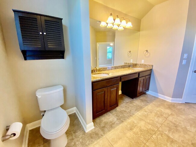 Building Photo - 3 Bedroom 2.5 Bathroom Detached Condo in South Austin!!