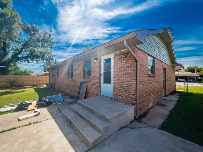 Building Photo - This Perfect Home Awaits!