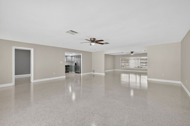 Building Photo - Fully Renovated Canal-Front Home on the Harris Chain of Lakes!