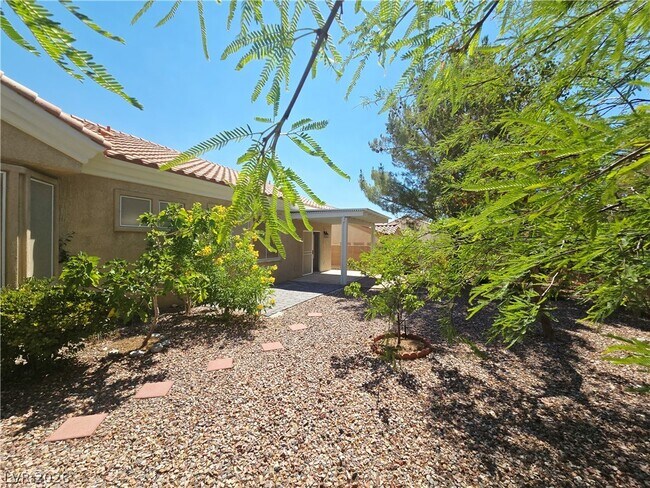 Building Photo - 10309 Longwood Dr