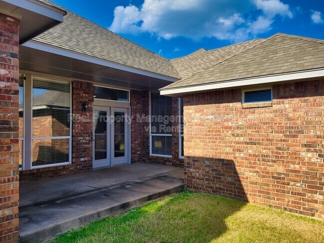 Building Photo - 8821 NW 120th St