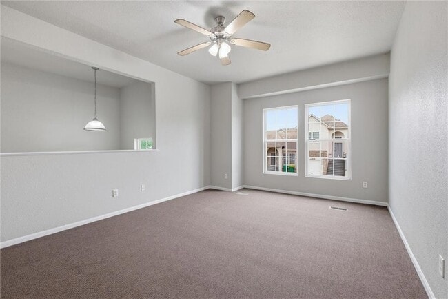 Building Photo - 10337 Parkview Ave