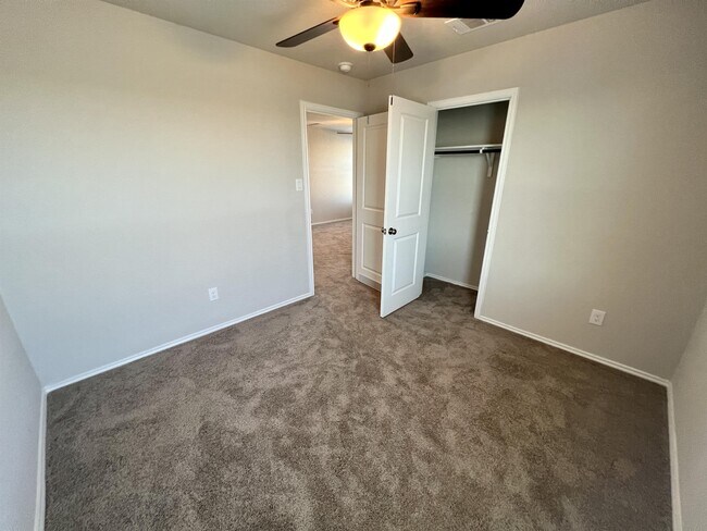 Building Photo - 2824 Rosefinch