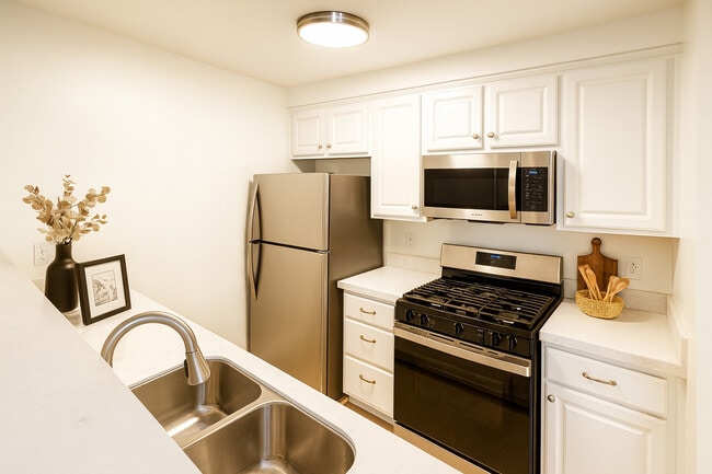 Building Photo - 4248 Whitsett Ave