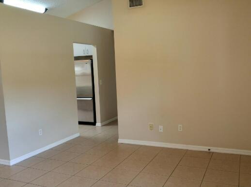 Building Photo - 1331 SW Bellevue Ave