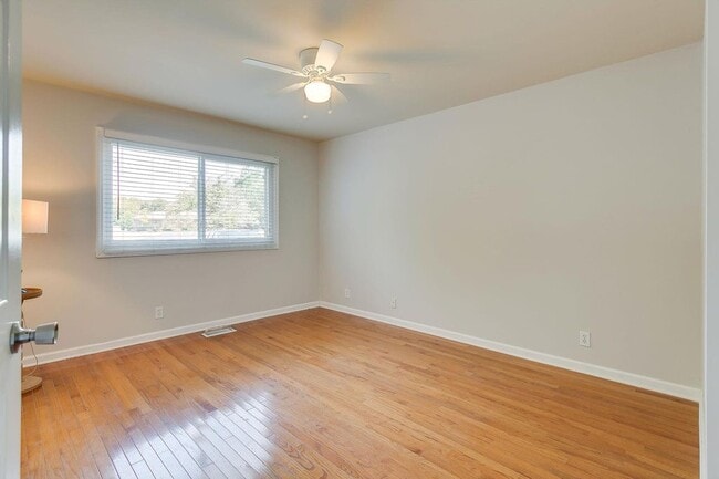 Building Photo - 613 Hillsboro Rd