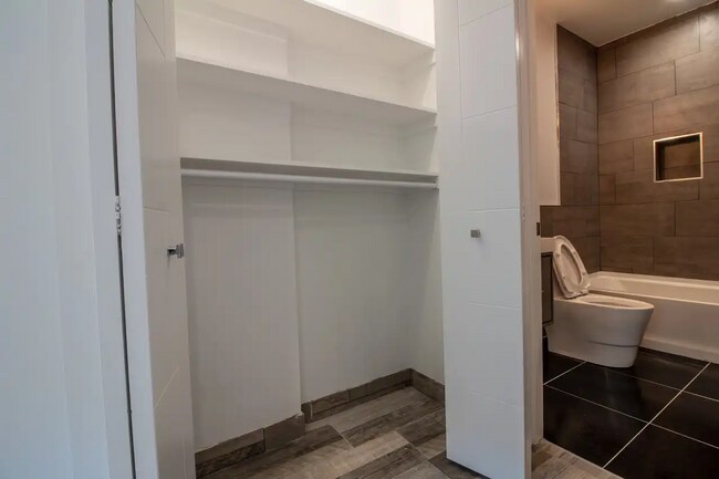 Building Photo - 2028 E Fletcher St