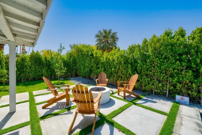 Building Photo - 1433 E Caleta Way