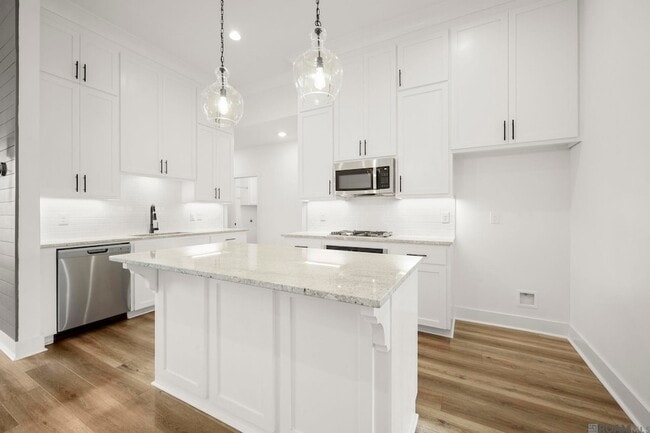 Building Photo - 39262 Bridge Path Ln