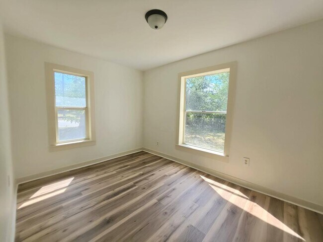 Building Photo - 101 E Osr