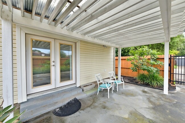 Building Photo - 4701 Avenue N 1/2 Rear