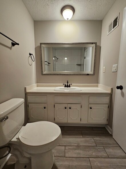 Full Bath - 9323 Willowwood Way