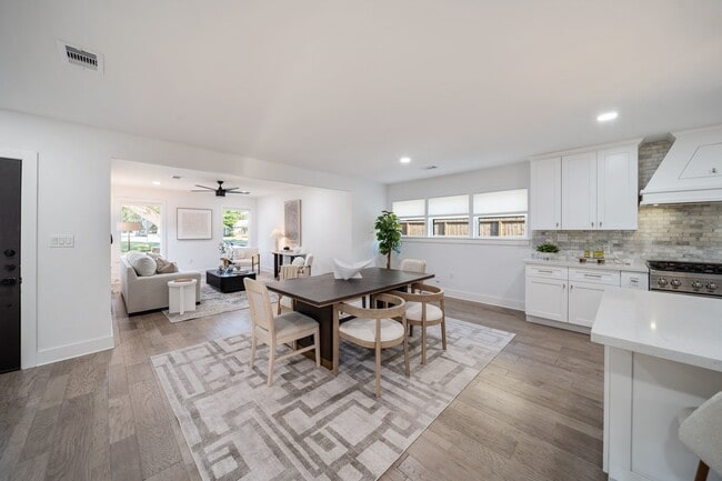 Building Photo - 2501 Briarhurst Dr