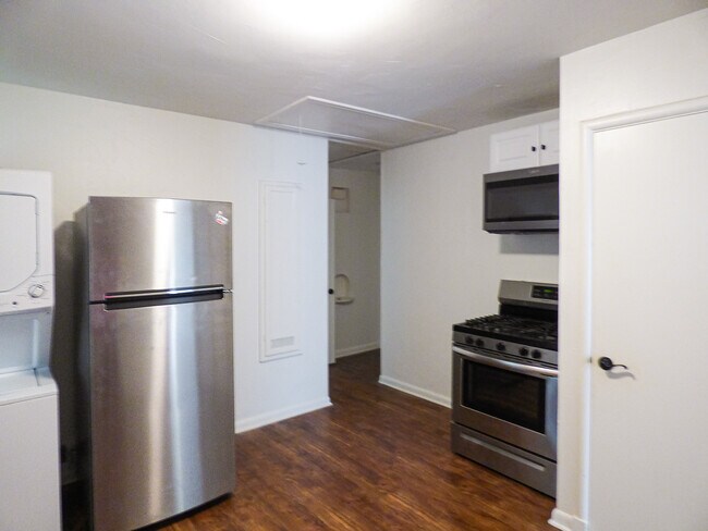 Building Photo - 5511 Winton St