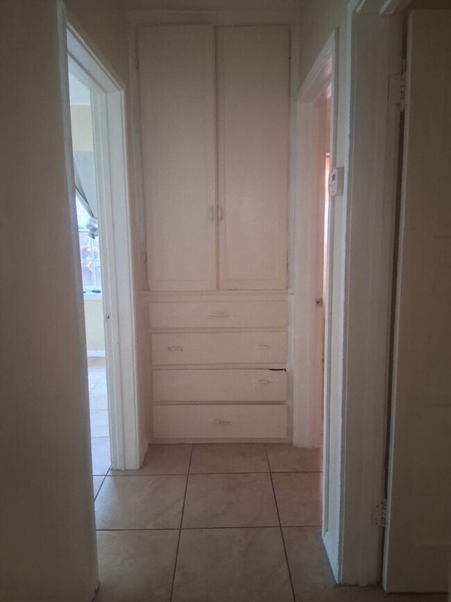 Building Photo - 95th Street, Los Angeles CA 90044