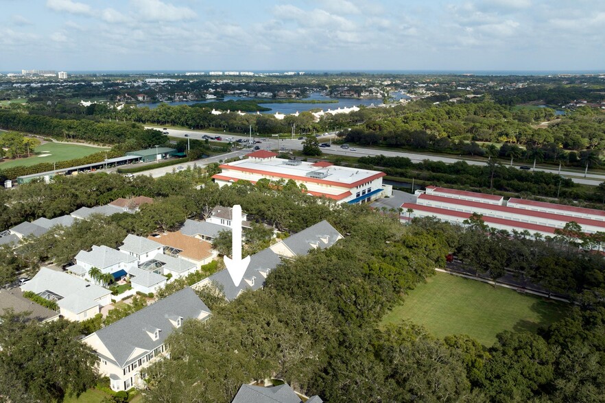 Building Photo - 340 Jacaranda Dr