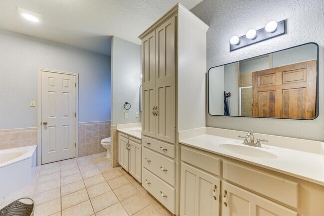 Building Photo - 640 Bluffside Dr