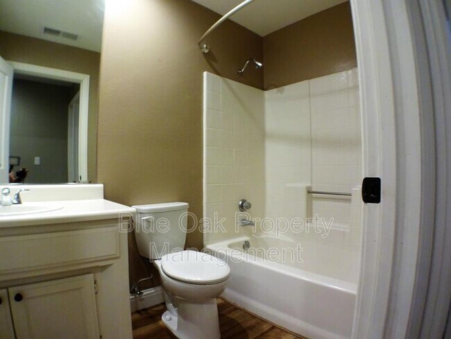 Building Photo - 3008 California Park Dr