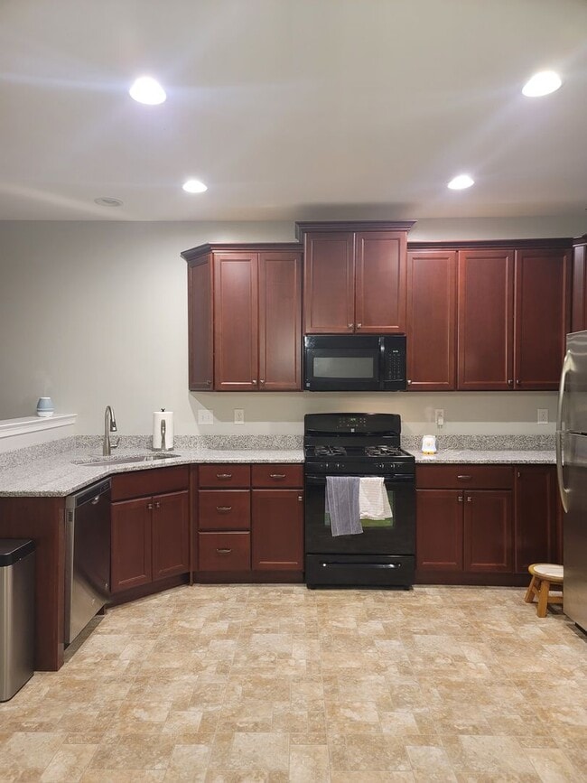 Building Photo - 3 bedroom 2 1/2 bath Townhouse in Bayberry