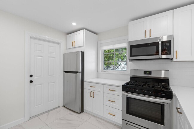 Building Photo - 426 48th St