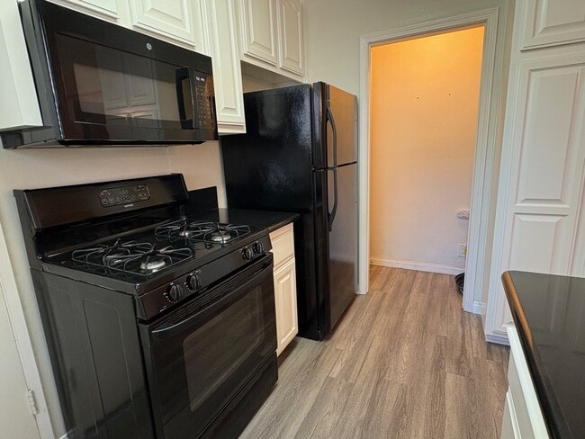 Building Photo - 5874 Bowcroft St