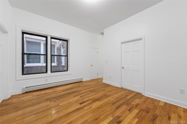 Building Photo - 1587 Lincoln Pl
