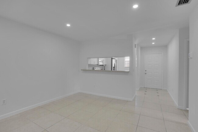 Building Photo - 315 NW 36th Ave
