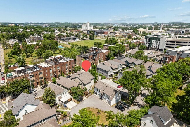 Building Photo - 415 Van Buren St