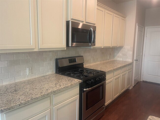 Building Photo - 6422 Stoney Creek Dr